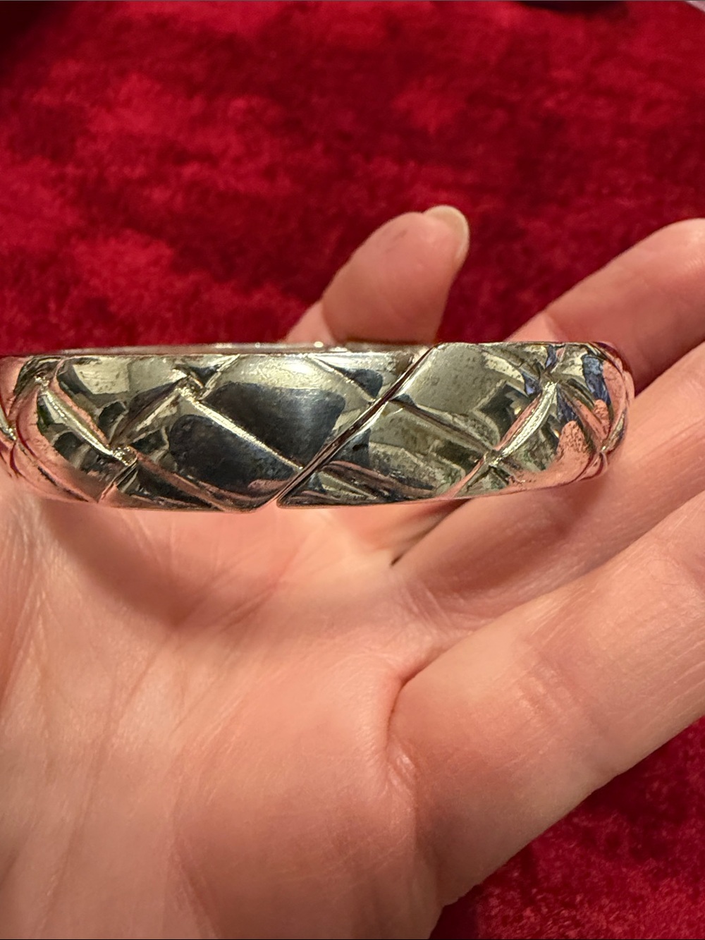 Vintage Monet marked Quilted-Pattern Hinged Bangle Bracelet size6-7” like new
